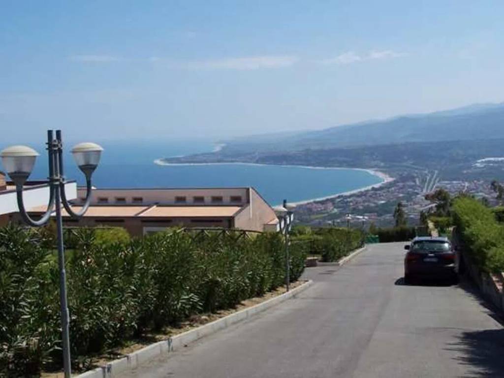 casa indipendente in vendita a Stalettì in zona Pietragrande
