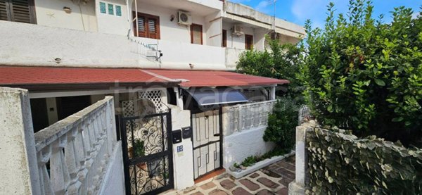 casa indipendente in vendita a Stalettì in zona Pietragrande