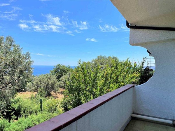casa indipendente in vendita a Stalettì in zona Caminia