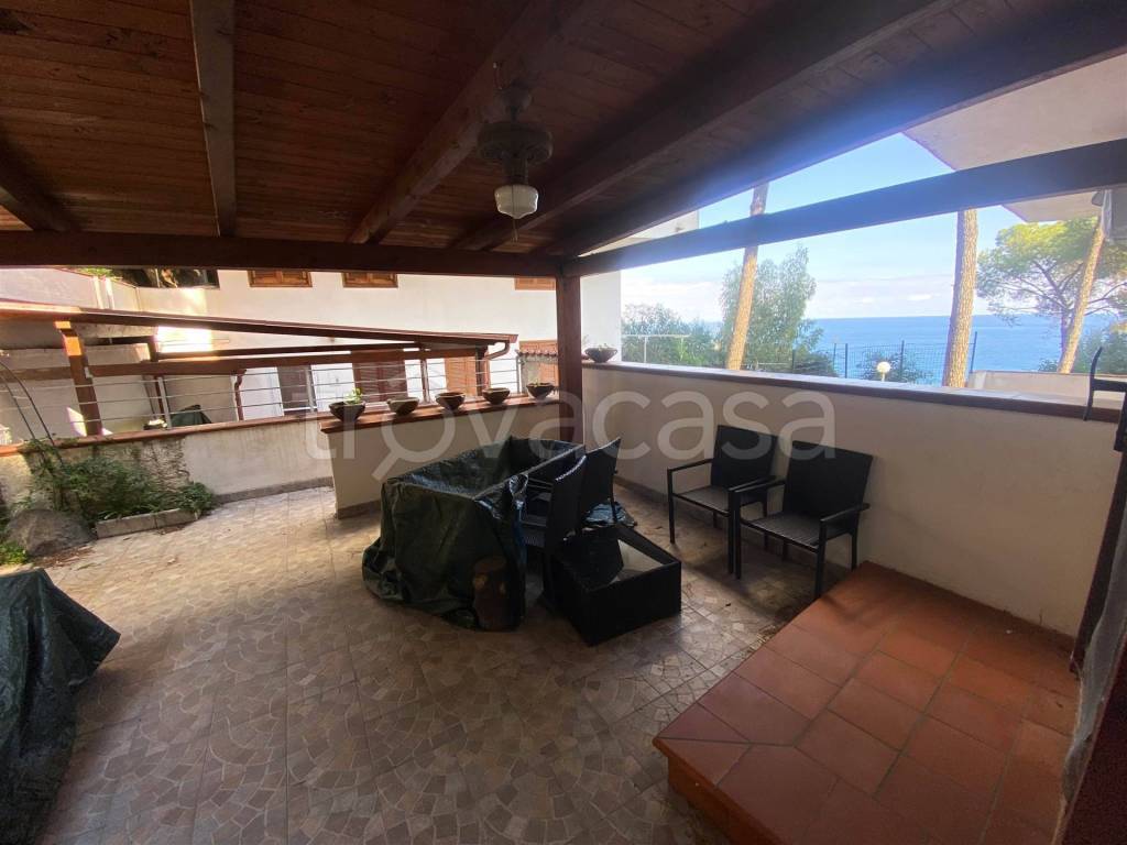appartamento in vendita a Stalettì in zona Copanello