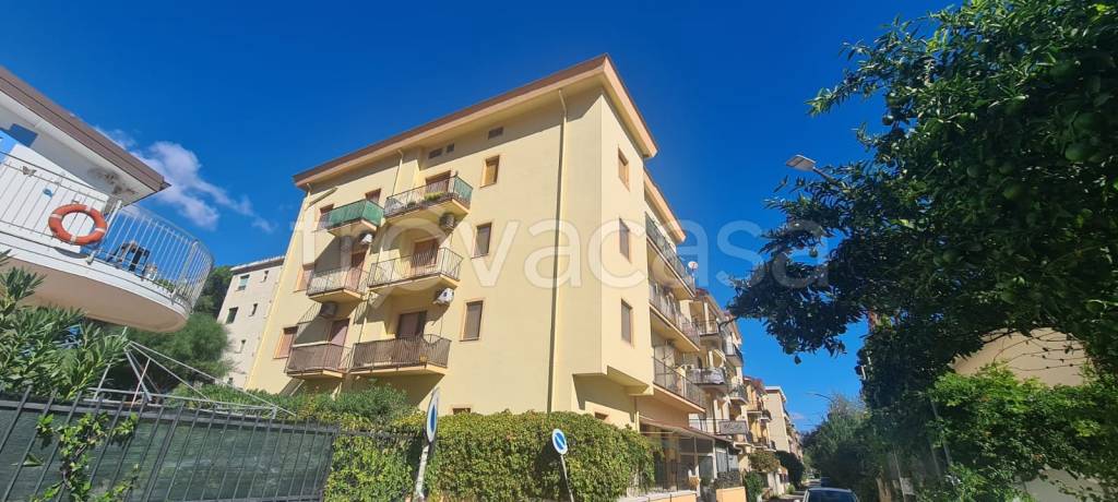 appartamento in vendita a Stalettì in zona Copanello