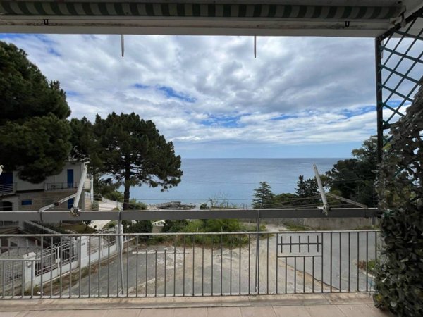 appartamento in vendita a Stalettì in zona Copanello