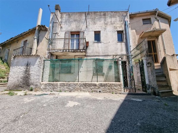 casa indipendente in vendita a Stalettì