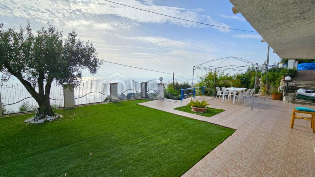casa indipendente in vendita a Stalettì in zona Copanello