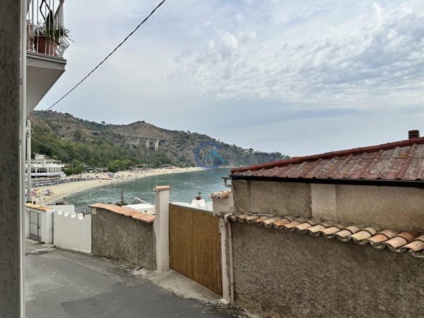 appartamento in vendita a Stalettì in zona Caminia