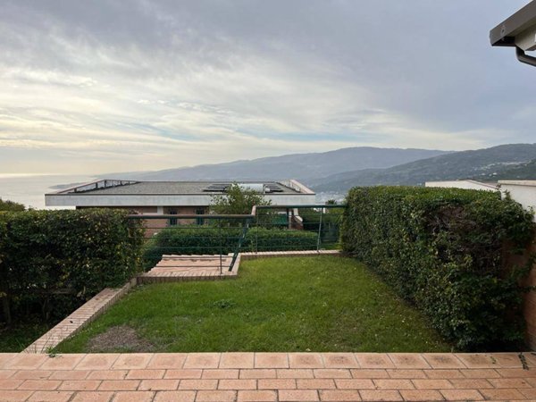casa indipendente in vendita a Stalettì in zona Caminia