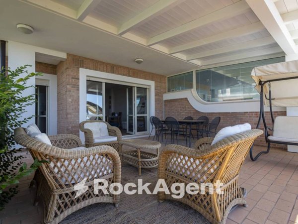 casa indipendente in vendita a Stalettì in zona Pietragrande