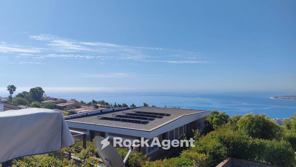 casa indipendente in vendita a Stalettì in zona Pietragrande