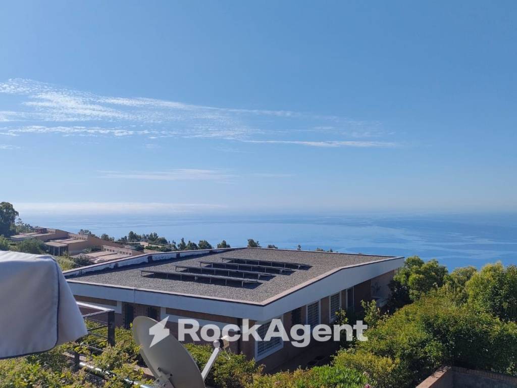 casa indipendente in vendita a Stalettì in zona Pietragrande