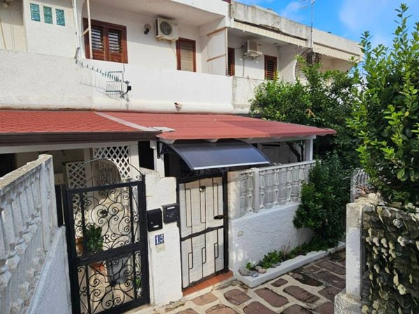 casa indipendente in vendita a Stalettì in zona Caminia