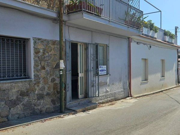 appartamento in vendita a Stalettì in zona Caminia