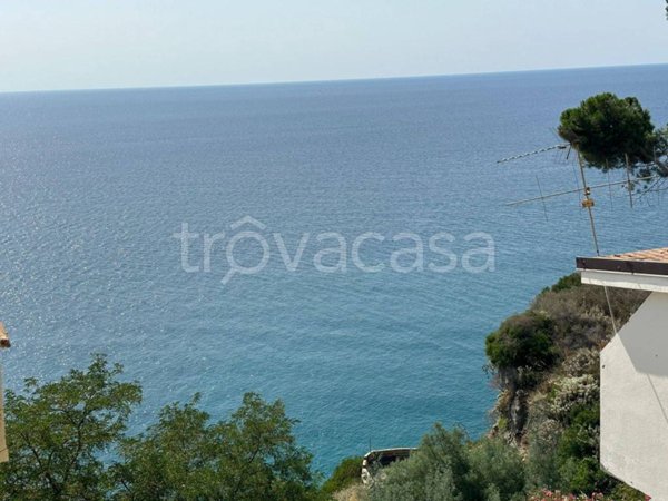 casa indipendente in vendita a Stalettì in zona Copanello