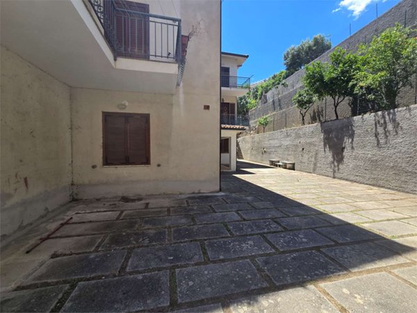 appartamento in vendita a Stalettì in zona Caminia
