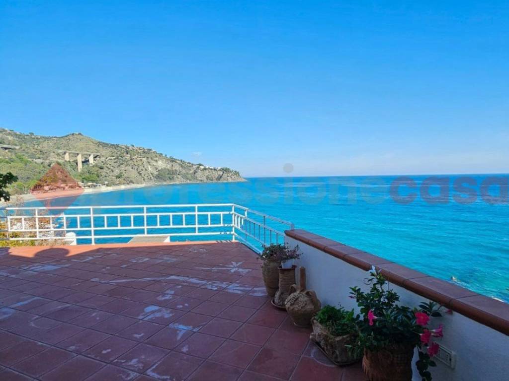 appartamento in vendita a Stalettì in zona Caminia