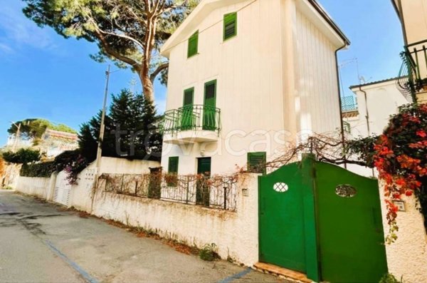 casa indipendente in vendita a Stalettì in zona Copanello
