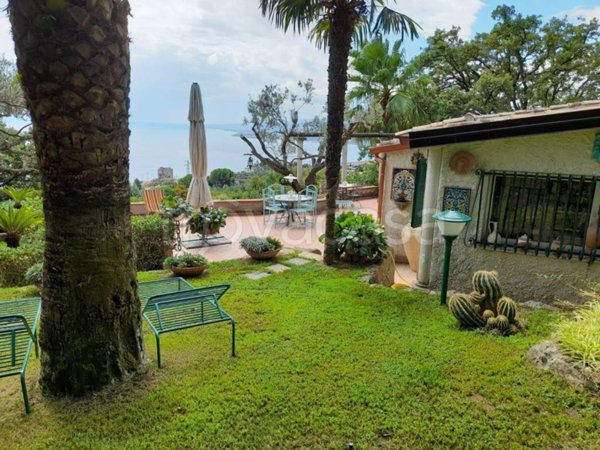 casa indipendente in vendita a Stalettì