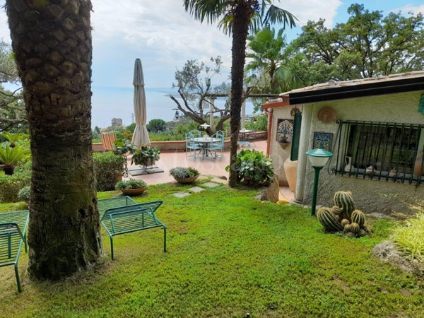 casa indipendente in vendita a Stalettì