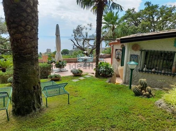 casa indipendente in vendita a Stalettì