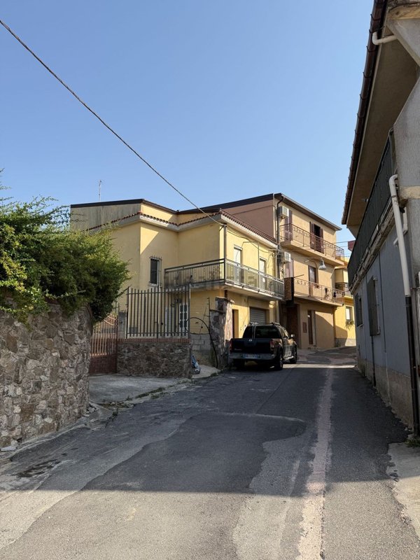 casa indipendente in vendita a Stalettì