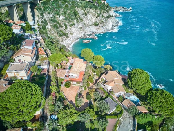 casa indipendente in vendita a Stalettì in zona Copanello