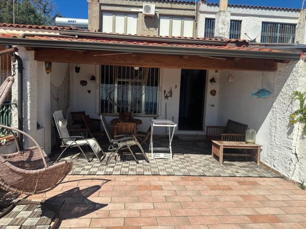 casa indipendente in vendita a Stalettì in zona Caminia