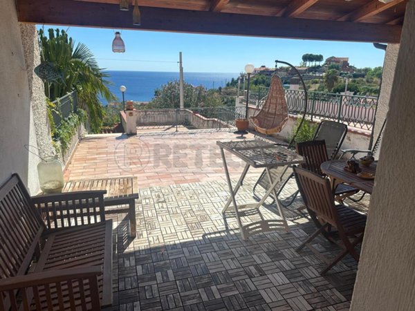appartamento in vendita a Stalettì in zona Caminia
