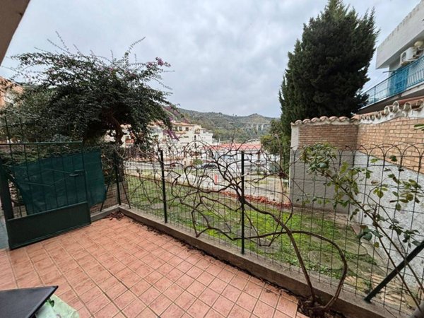 appartamento in vendita a Stalettì in zona Caminia