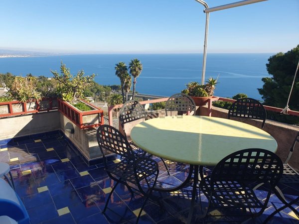 appartamento in vendita a Stalettì in zona Santa Maria del Mare