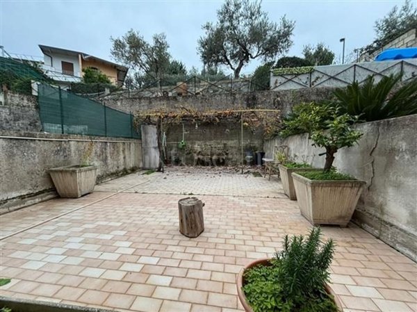 appartamento in vendita a Stalettì in zona Caminia