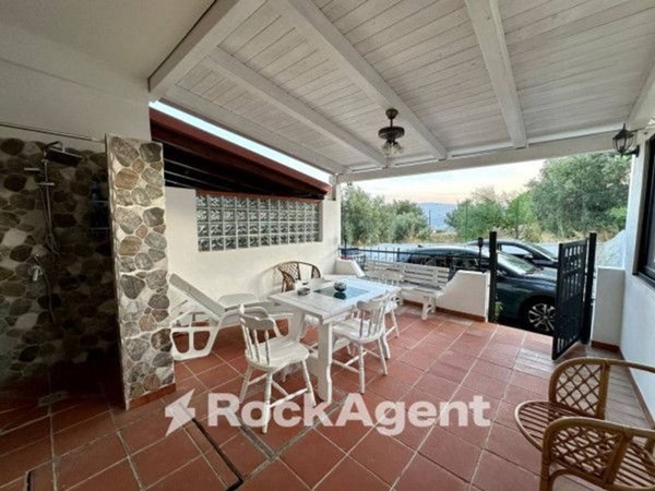 casa indipendente in vendita a Stalettì in zona Caminia