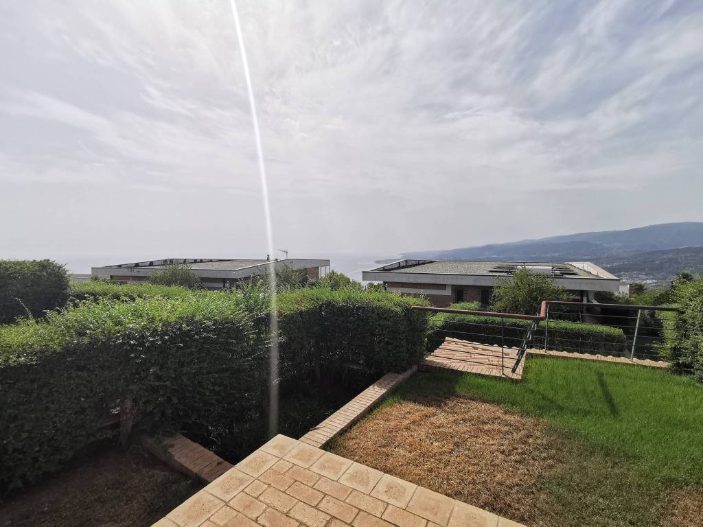 casa indipendente in vendita a Stalettì in zona Caminia