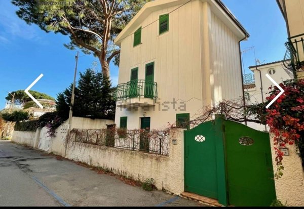 casa indipendente in vendita a Stalettì in zona Copanello