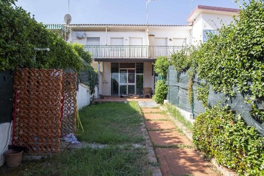 appartamento in vendita a Stalettì in zona Caminia