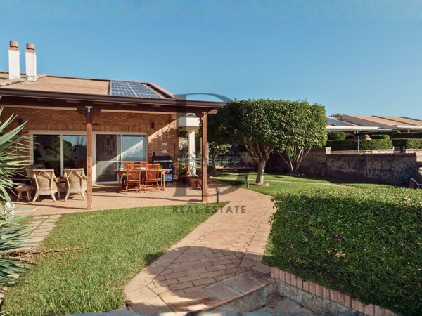 casa indipendente in vendita a Stalettì