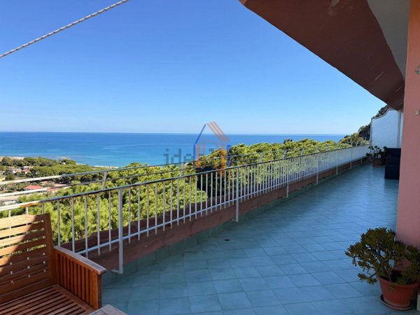 appartamento in vendita a Stalettì in zona Copanello