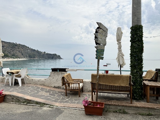 appartamento in vendita a Stalettì in zona Caminia