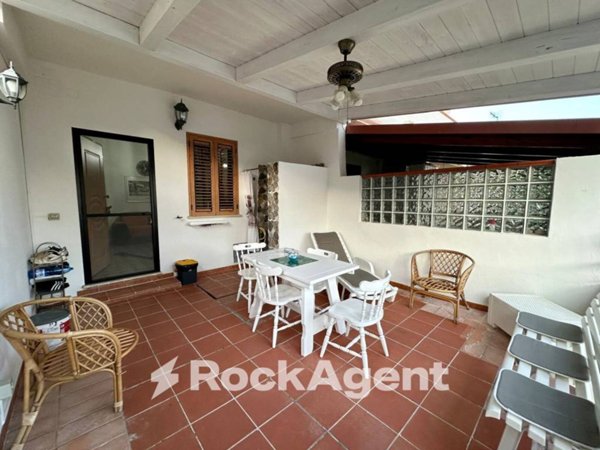 casa indipendente in vendita a Stalettì in zona Caminia