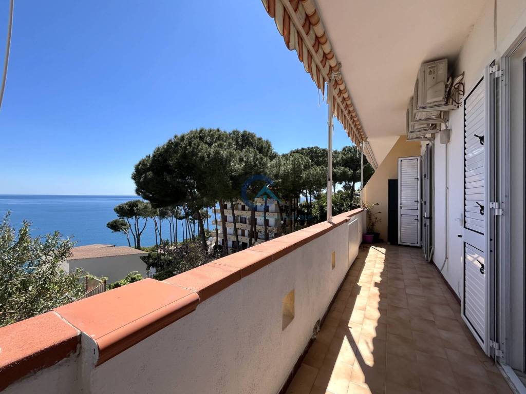 appartamento in vendita a Stalettì in zona Copanello