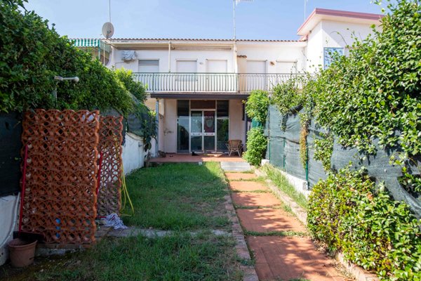 appartamento in vendita a Stalettì in zona Caminia