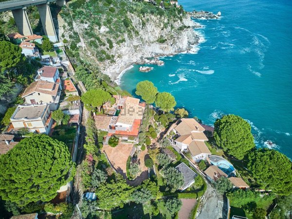 casa indipendente in vendita a Stalettì in zona Copanello