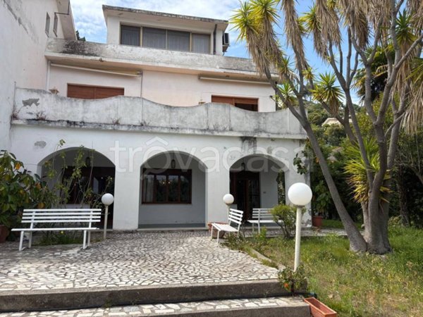 casa indipendente in vendita a Stalettì in zona Santa Maria del Mare