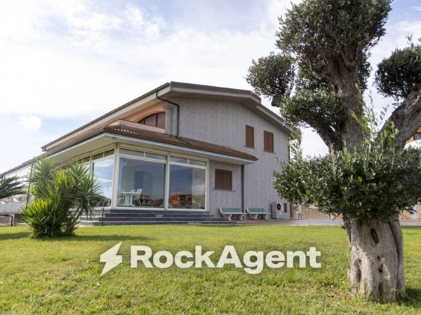 casa indipendente in vendita a Stalettì in zona Caminia