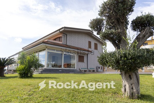 casa indipendente in vendita a Stalettì in zona Caminia