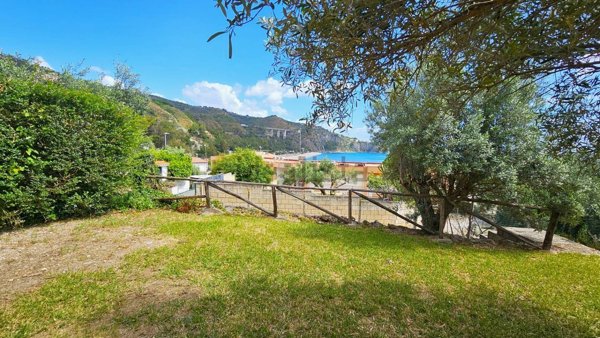 appartamento in vendita a Stalettì in zona Caminia