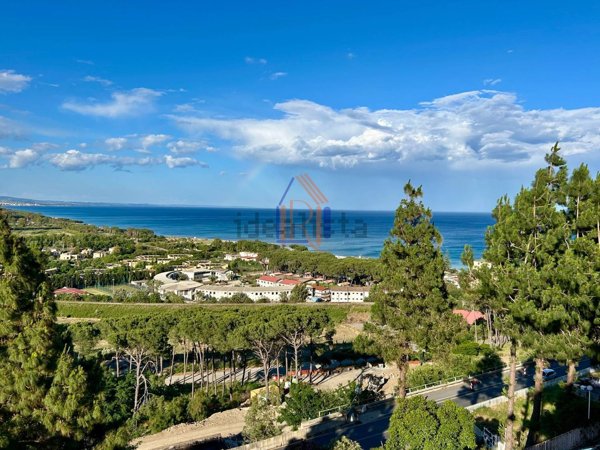 appartamento in vendita a Stalettì in zona Copanello