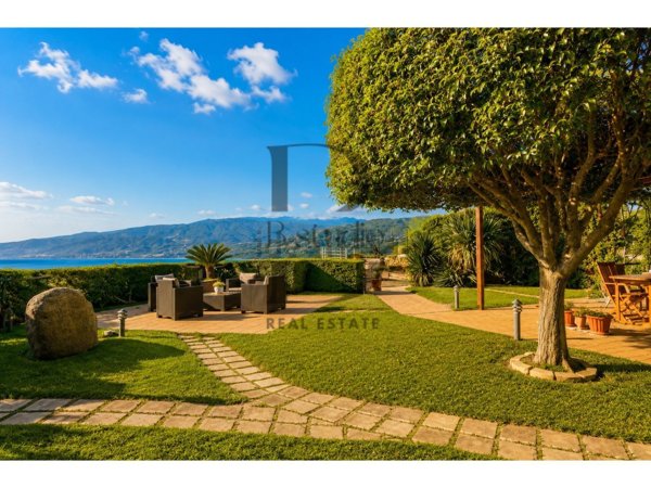 casa indipendente in vendita a Stalettì