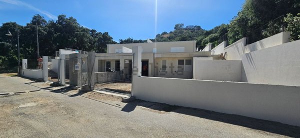 casa indipendente in vendita a Stalettì in zona Santa Maria del Mare