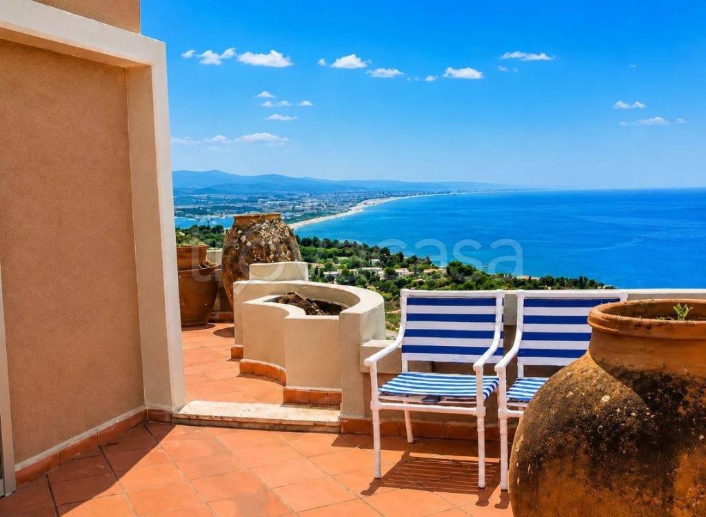 appartamento in vendita a Stalettì in zona Santa Maria del Mare