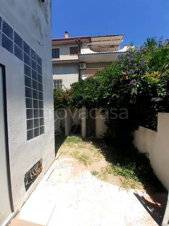 casa indipendente in vendita a Stalettì