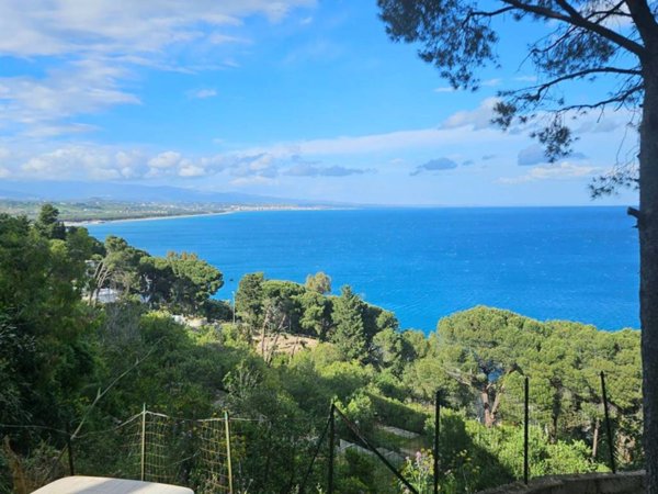 casa indipendente in vendita a Stalettì in zona Copanello